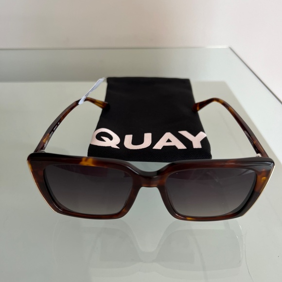 QUAY FRONT COVER Tortoise Square Sunglasses
